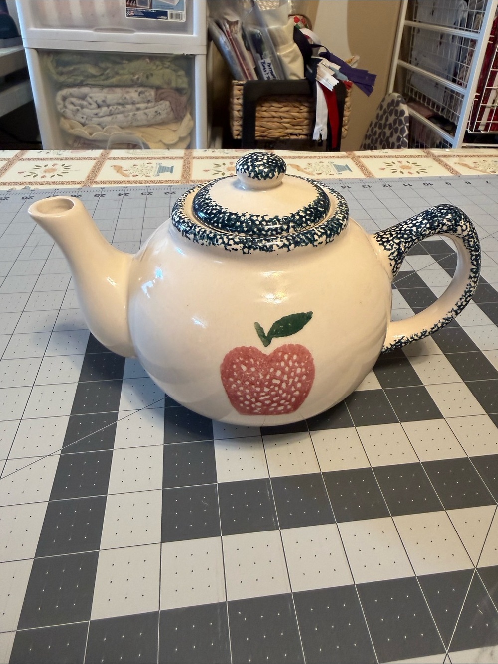 Vintage Loomco spongeware teapot